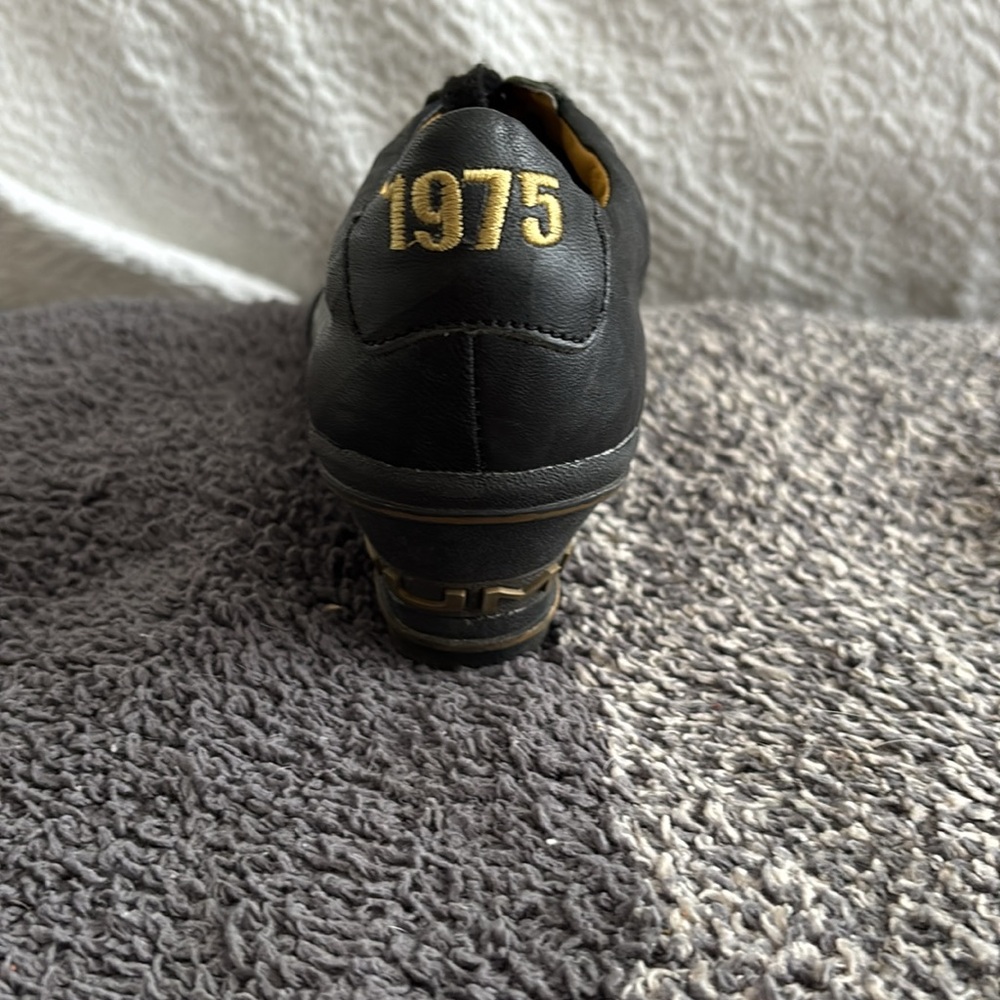 Shoes - Picture 6 of 6
